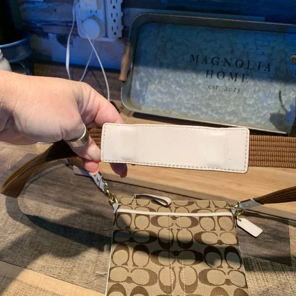 Like new Coach crossbody - Picture 7 of 11